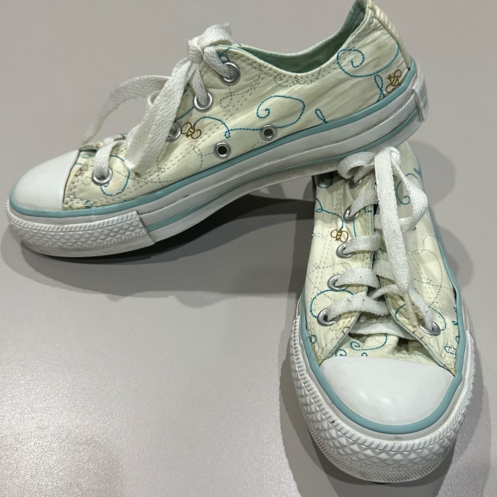 ALL STAR Converse Size 5  Turquoise, Yellow and Cream.  Good Condition.